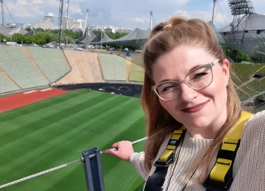 Reiseexperten Auf Klassenfahrt mit HEROLÉ: Kundenberaterin Sarah