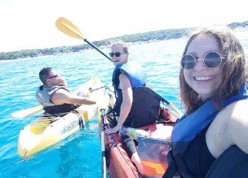 Auf Klassenfahrt mit HEROL&Eacute;: Reiseexperten beim Paddeln