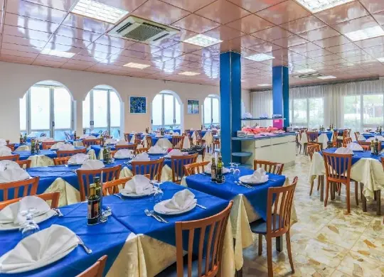 Auf Klassenfahrt mit HEROLÉ: Restaurant im Hotel San Marino an der italienischen Adria