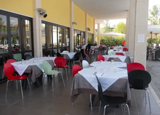 Auf Klassenfahrt mit HEROLÉ: Restaurant in der Ferienanlage Belvedere Village am Gardasee