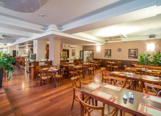 Auf Klassenfahrt mit HEROLÉ: Restaurant im 4-Sterne-Hotel Colorfactory (EX Extol Inn)