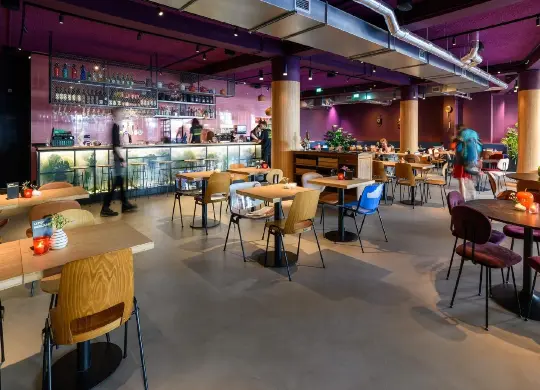 Auf Klassenfahrt mit HEROLÉ: Restaurant im stayokay Hostel Utrecht Centrum