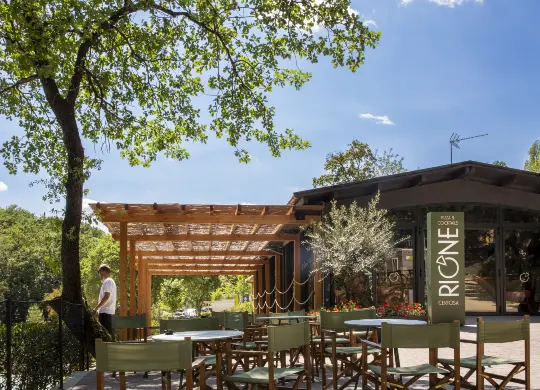 Auf Klassenfahrt mit HEROLÉ: Restaurantbereich im hu Firenze Certosa Camping bei Florenz
