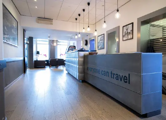 Rezeption im a&o Hostel Rotterdam City Auf Klassenfahrt mit HEROLÉ: Rezeption im a&o Hostel Rotterdam City