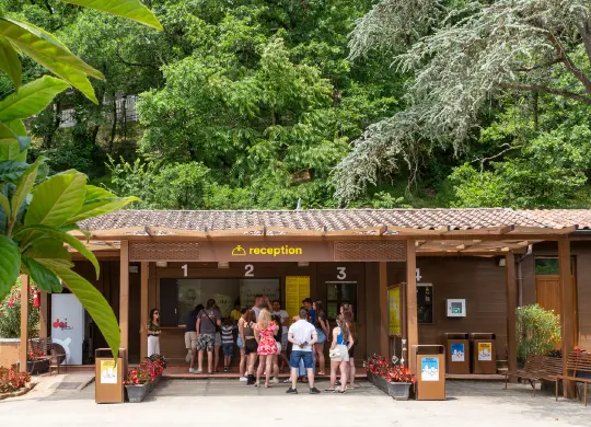 Auf Klassenfahrt mit HEROLÉ: Rezeption im hu Firenze Certosa Camping bei Florenz