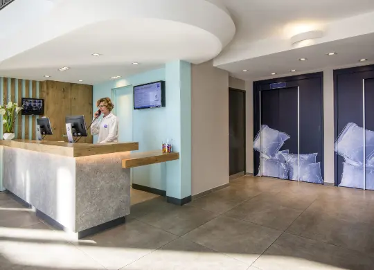 Auf Klassenfahrt mit HEROLÉ: Rezeption im ibis Budget in Nizza