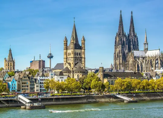 Auf Klassenfahrt mit HEROLÉ: Blick auf das Rheinpanormala in Köln
