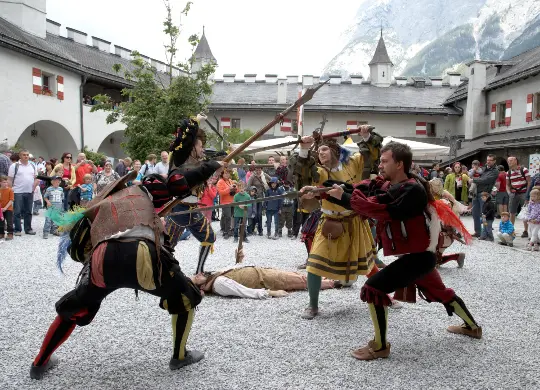 Auf Klassenfahrt mit HEROLÉ: Ritterspiele auf der Burg Hohenwerfen