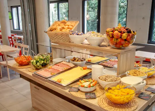 Auf Klassenfahrt mit HEROLÉ: Buffet Meininger Hotel in Rom.