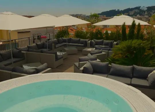Auf Klassenfahrt mit HEROLÉ: Dachterrasse des App.-Hotels Monsigny in Nizza an der Côte d'Azur
