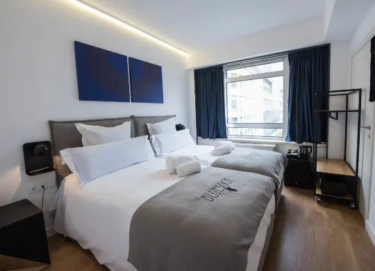 room00 Hostel Lissabon Doppelzimmer Auf Klassenfahrt mit HEROLÉ: Doppelzimmer im room00 Hostel Lissabon