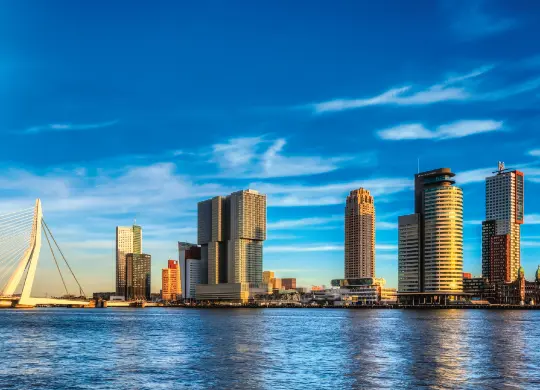 Rotterdam Auf Klassenfahrt mit HEROLÉ: die Skyline von Rotterdam