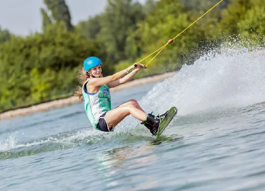 Auf Klassenfahrt mit HEROLÉ: Wakeboarden und Wasserskifahren auf Rügen