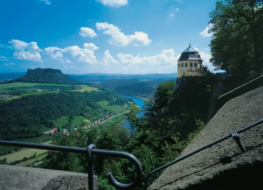 Auf Klassenfahrt mit HEROLÉ: Genießen Sie den traumhaften Blick von der Festung Königsstein in der Sächsischen Schweiz 