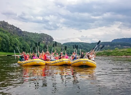 Auf Klassenfahrt mit HEROLÉ: Sächsische Schweiz Schlauchboottour auf der Elbe