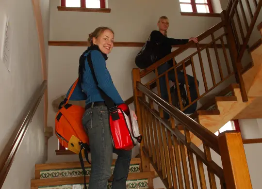 Auf Klassenfahrt mit HEROLÉ: Treppenhaus Jugendgästehaus Liebethal Sächsische Schweiz