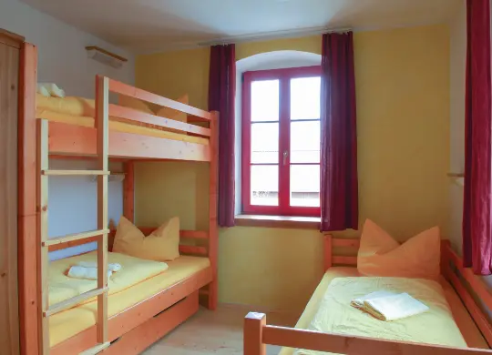 Auf Klassenfahrt mit HEROLÉ: Dreibettzimmer im Gästehaus Liebethal in der Sächsische Schweiz