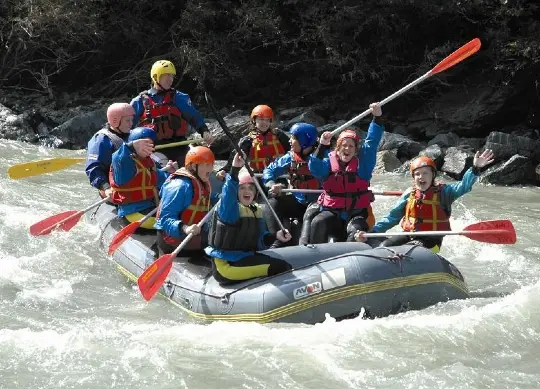 Auf Klassenfahrt mit HEROLÉ: Rafting im Salzburger Land.