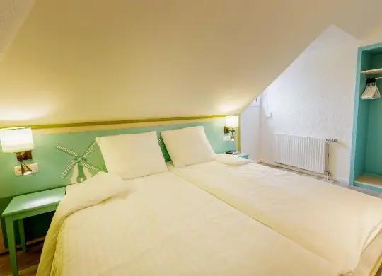 Schlafzimmer im Center Parcs Ferienpark Nordseeküste Auf Klassenfahrt mit HEROLÉ: Schlafbereich im Center Parcs Ferienpark Nordseeküste