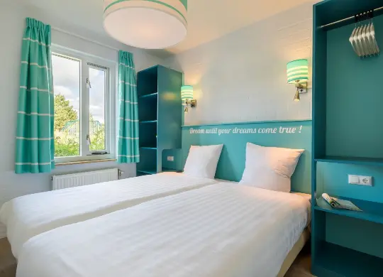 Auf Klassenfahrt mit HEROLÉ: Schlafzimmer im Center Parcs Zandvoort an der Niederländischen Nordseeküste