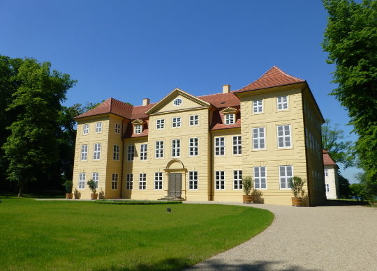 Schloss Mirow an den Mecklenburger Seen Auf Klassenfahrt mit HEROLÉ: Schloss Mirow an den Mecklenburger Seen.