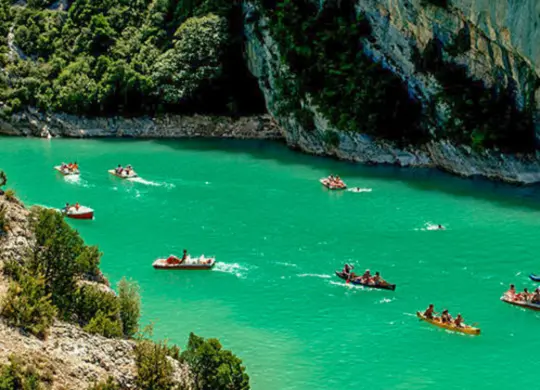 Kanus an der Côte d'Azur  Auf Klassenfahrt mit HEROLÉ: Kanus an der Côte d'Azur.
