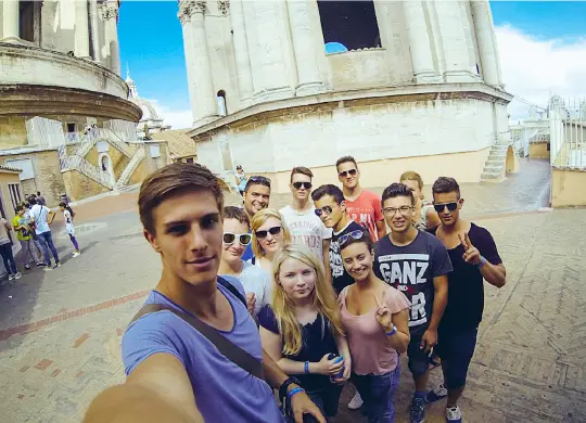 Auf Klassenfahrt mit HEROLÉ: Schulklasse in Rom