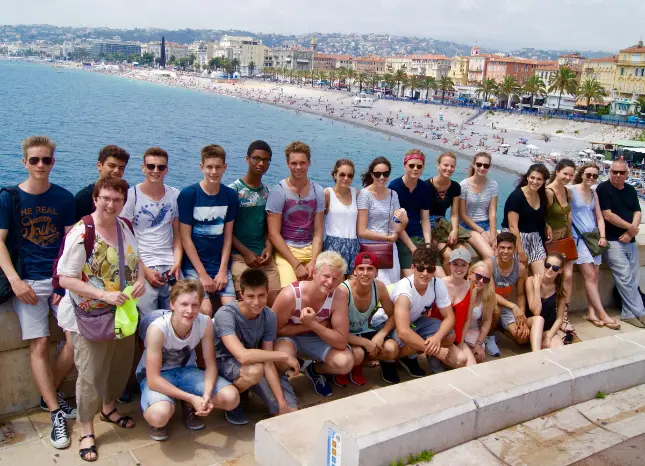 Schulklasse an der Côte d'Azur Auf Klassenfahrt mit HEROLÉ: eine Schulklasse an der Côte d'Azur