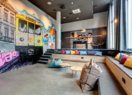 Auf Klassenfahrt mit HEROLÉ: Schulz Arena im Schulz Hotel Berlin Wall