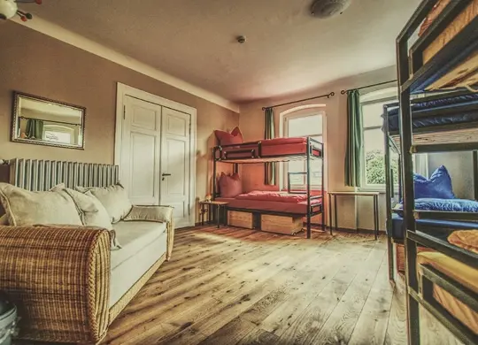 Sechsbettzimmer im Opera Hostel in Erfurt Auf Klassenfahrt mit HEROLÉ: Sechsbettzimmer im Opera Hostel in Erfurt