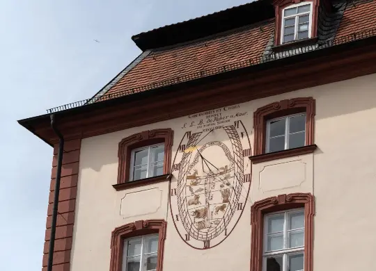 Auf Klassenfahrt mit HEROLÉ: Auf einer Führung zum Thema "Sonne, Mond und Sterne" die Stadt Fulda in der Rhön entdecken.