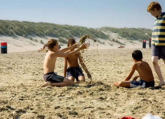 Auf Klassenfahrt mit HEROLÉ: Spaß am Strand von Ameland
