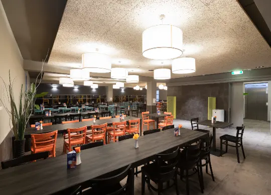 Auf Klassenfahrt mit HEROLÉ: Der Speiseraum im a&o Berlin Hauptbahnhof