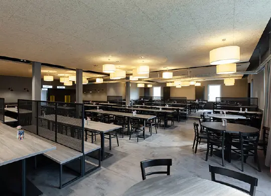 Auf Klassenfahrt mit HEROLÉ: Speiseraum im a&o Ostend in Frankfurt