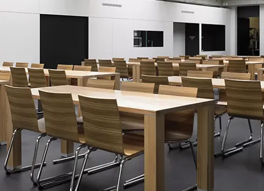 Auf Klassenfahrt mit HEROLÉ: Speiseraum in der Auberge de Jeunesse Geneve