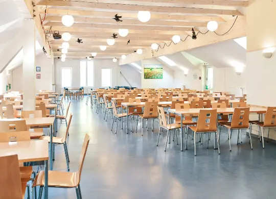 Auf Klassenfahrt mit HEROLÉ: Speiseraum in der Jugendherberge Thale im Harz