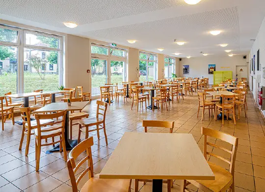 Auf Klassenfahrt mit HEROLÉ: Speisesaal des a&o Hostel Weimar