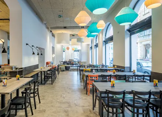 Auf Klassenfahrt mit HEROLÉ: Speisesaal im a&o Hostel Budapest City