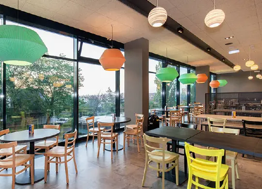 Auf Klassenfahrt mit HEROLÉ: Speisesaal im a&o Hostel Rhea in Prag