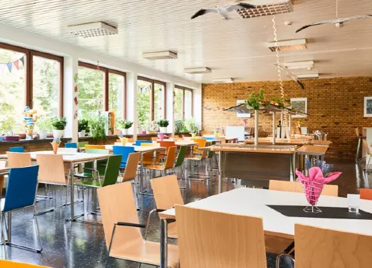 Speisesaal in der Jugendherberge Limburg Auf Klassenfahrt mit HEROLÉ: Speisesaal in der Jugendherberge Limburg
