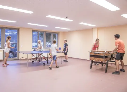 Auf Klassenfahrt mit HEROLÉ: Spieleraum im JUFA Hotel Lungau im Salzburger Land