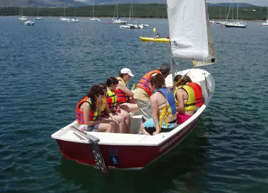 Auf Klassenfahrt mit HEROLÉ: Jugendliche beim Segeln in Madrid