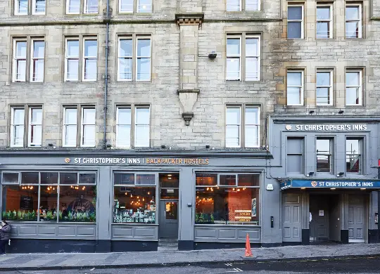 Auf Klassenfahrt mit HEROLÉ: Außenansicht des St. Christopher's Inn Edinburgh Original