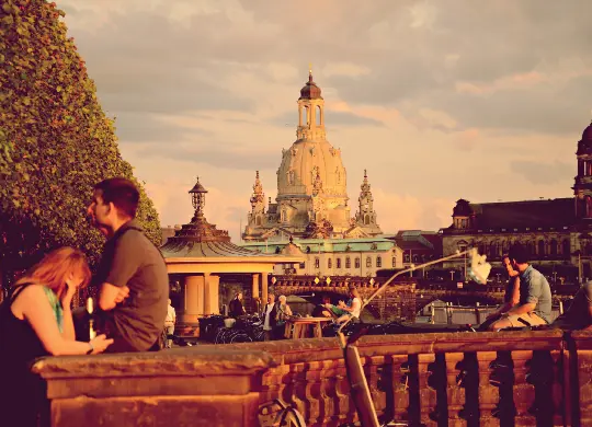 Auf Klassenfahrt mit HEROLÉ: Stadtansicht bei Sonnenuntergang auf die Frauenkirche Dresden