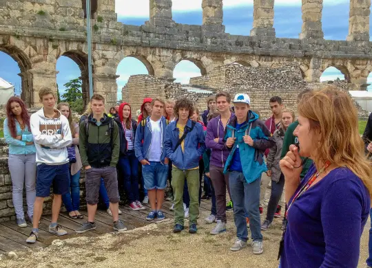 Auf Klassenfahrt mit HEROLÉ: Stadtführung Pula in Istrien.