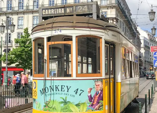 Auf Klassenfahrt mit HEROLÉ: Stadtrundfahrt mit der Straßenbahn in Lissabon