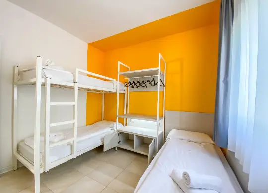 Auf Klassenfahrt mit HEROLÉ: Standard-Appartements der Ferienanlage Belvedere Village am Gardasee Südufer