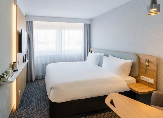 Standard Doppelzimmer im Holiday Inn Express Dresden Zentrum Auf Klassenfahrt mit HEROLÉ: Standard Doppelzimmer im Holiday Inn Express Dresden Zentrum