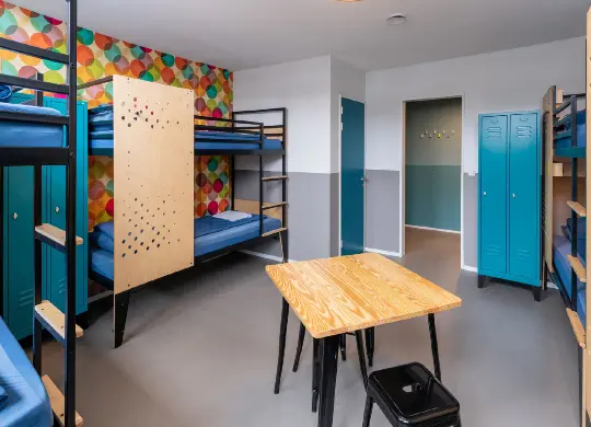 Mehrbettzimmer im Stayokay Hostel Den Haag Auf Klassenfahrt mit HEROLÉ: Mehrbettzimmer im Stayokay Hostel Den Haag
