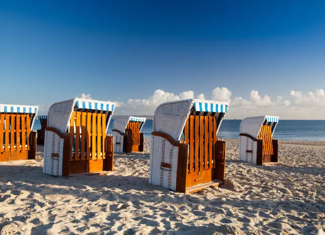 Strandkörbe an der Ostsee Auf Klassenfahrt mit HEROLÉ: Strandkörbe an der Ostsee
